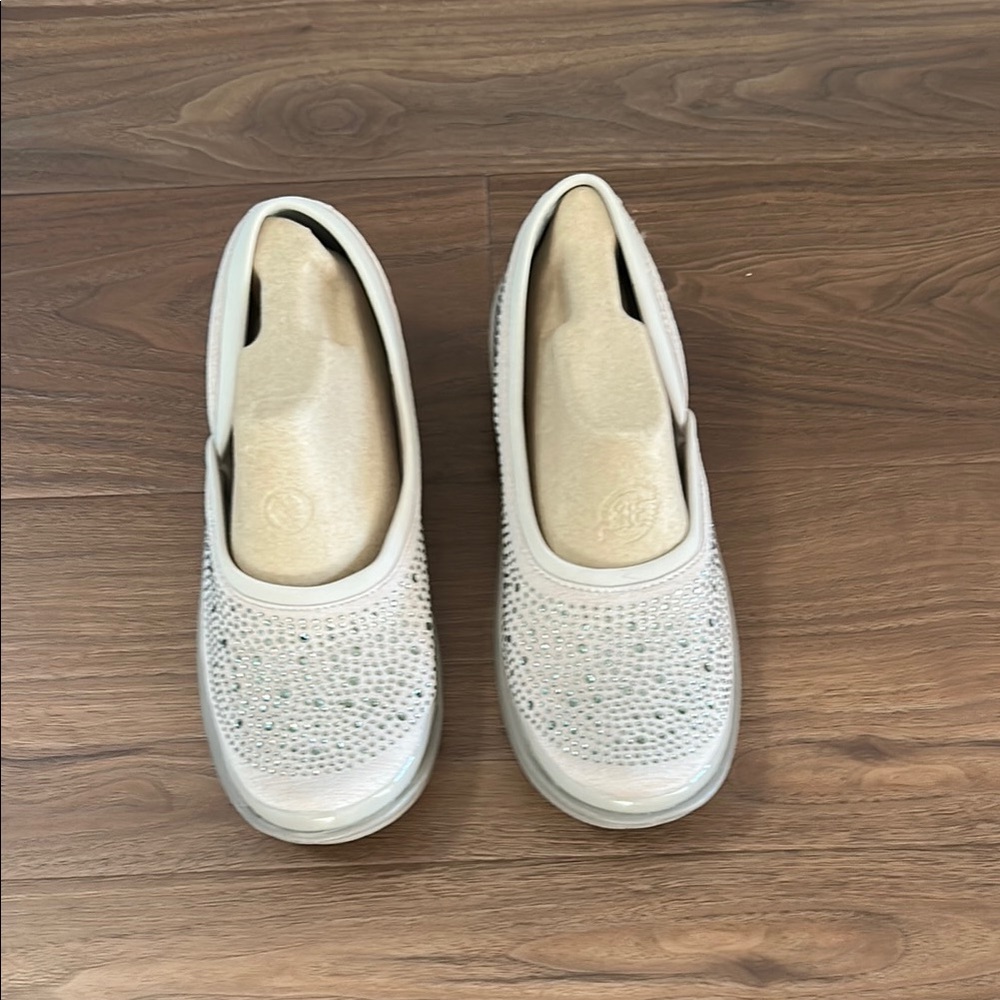 Tan size 9.5 Tan B Zees with Rhinestones 💎